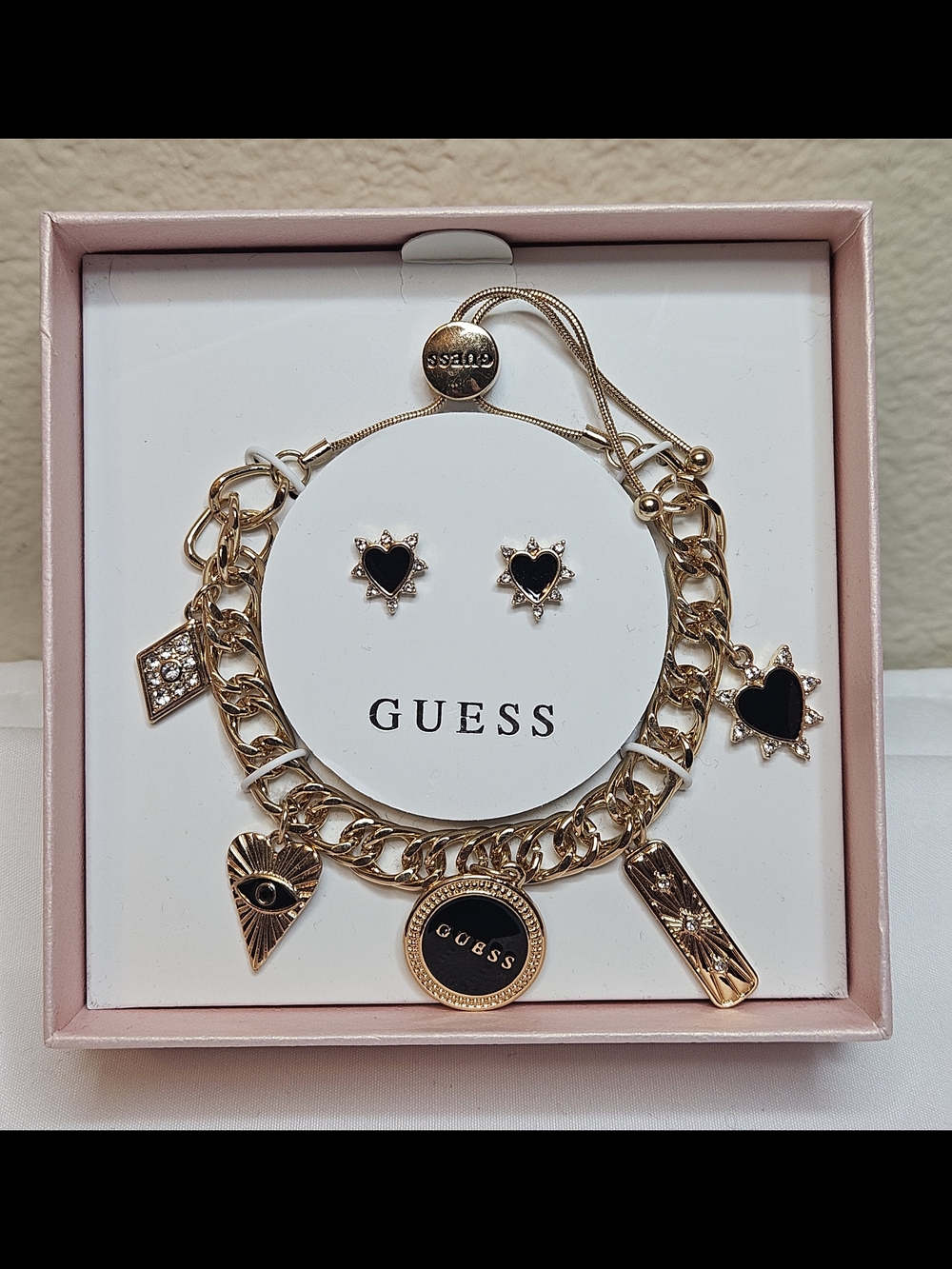 GUESS Gold-Tone Charm Bracelet & Black Heart Stud Earrings Set NIB - Picture 2 of 9